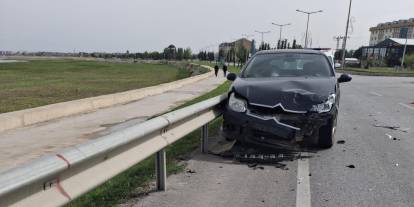 Konya'da otomobillerin çarpışmasıyla 2 kişi yaralandı