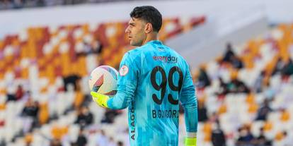 Gelecek sezon Konyaspor'da forma giyecek kaleci takımına veda etti