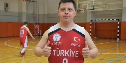 Down sendromlu milli basketbolcunun hayali antrenörü ile aynı takımda görev almak
