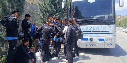 Konya'da amatör futbolcular taksi ile maça yetişti