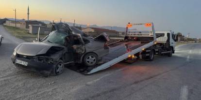 Konya’da direğe çarpan otomobilin sürücüsü hayatını kaybetti
