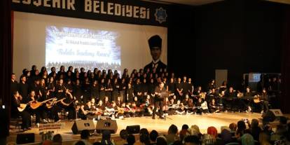 Beyşehir'de 120 kişilik öğrenci korosundan türkü ziyafeti