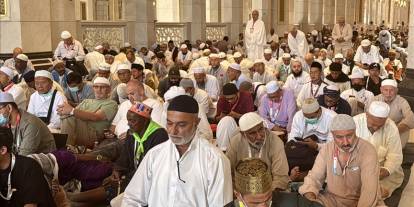 Hacı adayları Kurban Bayramı öncesi son cuma namazını Kabe'de kıldı