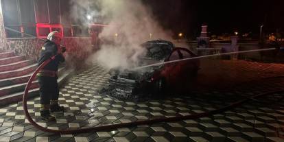 Konya'da park halindeki otomobilde çıkan yangın söndürüldü