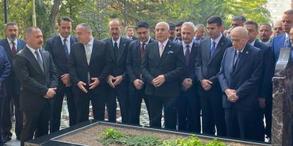 Bahçeli, Türkeş'in mezarını ziyaret etti
