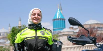 Konya'da görev yapan Polis Memuru Safiye hayalindeki işi ve motorsiklet tutkusunu birleştirdi