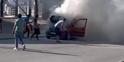 Konya'da seyir halinde hafif ticari araç alev alarak yandı