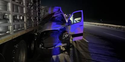 Bolu'da tüp yüklü kamyonla minibüs çarpıştı: 16 yaralı