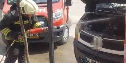 Konya'da minibüs alev aldı! İtfaiye ekipleri seferber oldu!