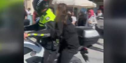 Konya'da kimliğini evde unutan öğrenciyi YKS'ye polis yetiştirdi