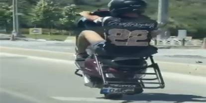 İki teker fazla geldi, canları böyle tehlikeye attı!