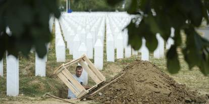 Srebrenitsa'da katledilen genç 30 yıl sonra toprağa veriliyor