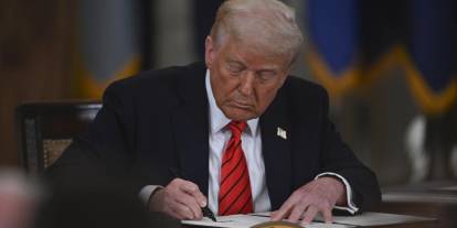 Trump'tan, Göçmenlik ve Gümrük Muhafaza Dairesine tam yetki
