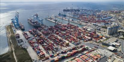 Türkiye'nin komşularına ihracatı yılın ilk yarısında 13,3 milyar dolara ulaştı