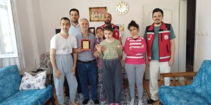 Yarım asırlık evli çifte teşekkür plaketi