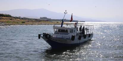 İnci kefali av yasağının sona ermesini halaylarla kutladılar