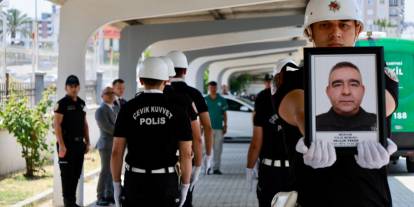 Görevi başında kalp krizi geçiren polis memuru şehit oldu
