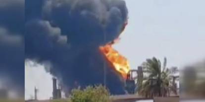 İran'ın güneybatısındaki Abadan petrol rafinerisinde yangın