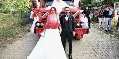 Ekmek teknesini gelin arabası yaptı!