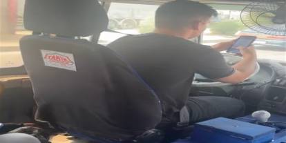 Direksiyon Başında Hem Sigara Hem Telefon! Yolcuları Tehlikeye Atma Anları Kamerada
