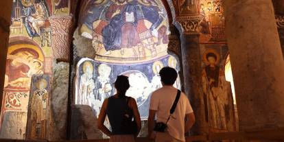Kapadokya'daki Karanlık Kilisesi turistlerin ilgi odağı oldu