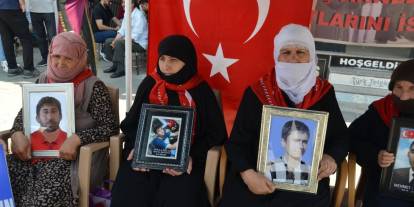 Muşlu aileler evlat nöbetini sürdürdü