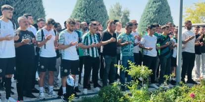 Konyaspor, yeşil-beyazlı taraftarlar tarafından dualarla İstanbul'a uğurlandı
