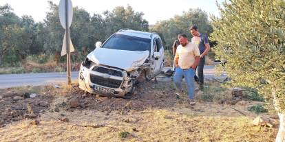 Hatalı sollama kazayı beraberinde getirdi: 3 araç birbirine girdi