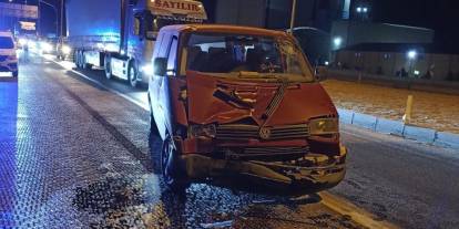 Konya'da Korkutan Kaza: Kamyonet Tıra Uçtu!