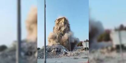 Hasarlı bina yıkılırken çöktü, operatör son anda kurtuldu