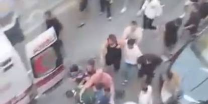 Sokak Ortasında Kanlı Saldırı! İşten Kovulan Erkek, Kız Arkadaşını Bıçakladı