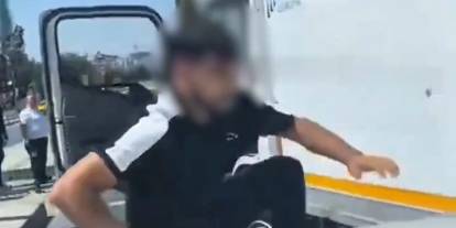 Trafikte Şehir Eşkıyası! Kamyonet Şoförü Gözaltına Alındı