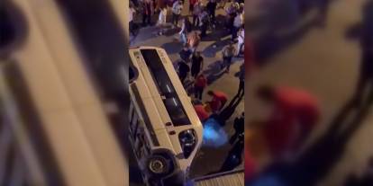 Servis minibüsü ile otomobilin çarpıştığı kazada 10 kişi yaralandı