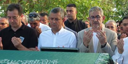 CHP Genel Başkanı Özel, Cenaze Törenine Katıldı