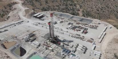 İki yerli petrol sondaj kulesi göreve başladı