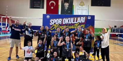 Bozkır Midi Voleybol takımı şampiyon oldu