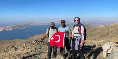 Türk Bayrağı Hazarbaba Dağı zirvesinde dalgalandı
