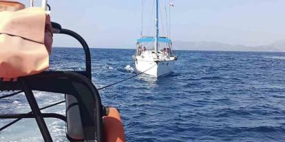 Fethiye'de arızalanan yelkenli tekne kurtarıldı