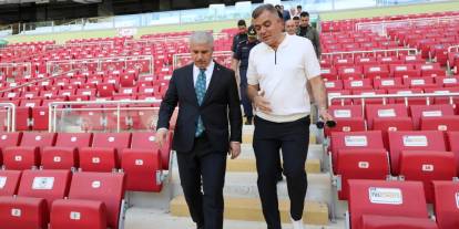 Vali Akın'dan dev maç öncesi stadyuma ziyaret