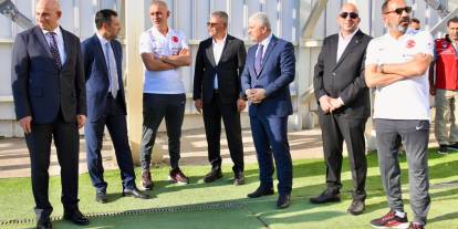 İspanya Maçı Öncesi Konya Heyetinden Milli Takıma Ziyaret