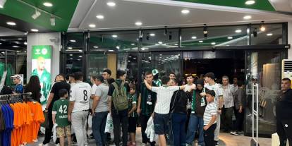 Konyaspor’un Yıldızları Taraftarla Buluştu! Stadyum Store’da İmza Günü