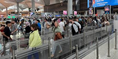 Yılın 8 ayında hava yoluyla 162,6 milyon yolcu seyahat etti