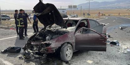 Refüje çarpan otomobil alev aldı! 1 yaralı