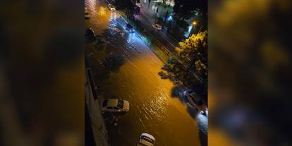 Sağanak sonrası cadde ve sokaklar göle döndü