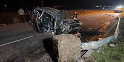 Otomobil aydınlatma direğine çarptı: 1 ölü, 2 yaralı!