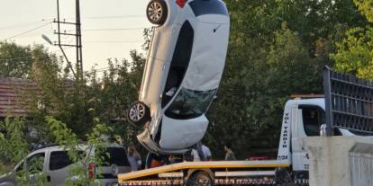 Otomobil, Metrelerce Yükseklikten Yere Çakıldı!