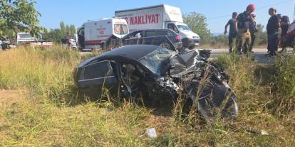 Bursa’da iki otomobil kafa kafaya çarpıştı: 4 yaralı