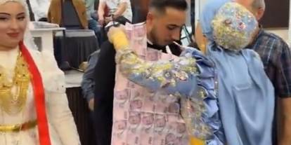 Damada 200 TL’lik banknotlarla hazırlanmış yelek giydirildi