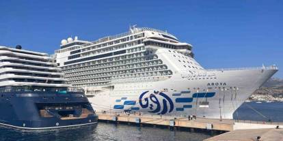 Bodrum’a 2 gemi birden geldi