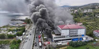 Alışveriş merkezinde korkutan yangın!